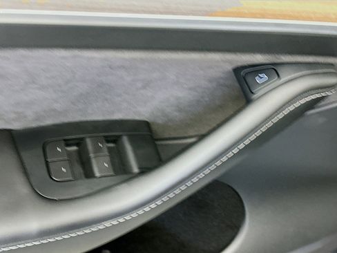 Used 2023 Tesla Model Y Performance AWD/4WD image 15