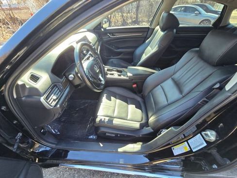 Used 2018 Honda Accord Touring image 9