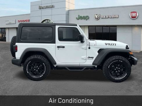 Used 2022 Jeep Wrangler Sport AWD/4WD image 8