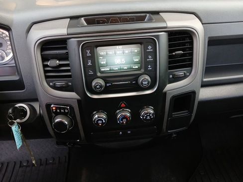 Used 2017 RAM 1500 Express image 3
