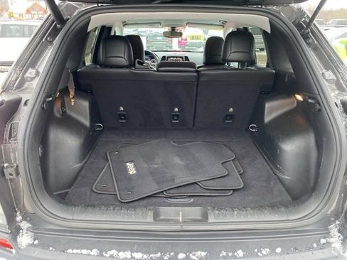 Certified 2019 Jeep Cherokee Limited w/ Trailer Tow Group image 7