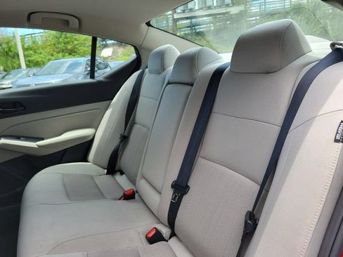 Used 2025 Nissan Altima 2.5 SV FWD image 9