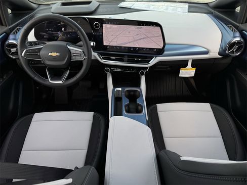 New 2026 Chevrolet Equinox EV LT image 9
