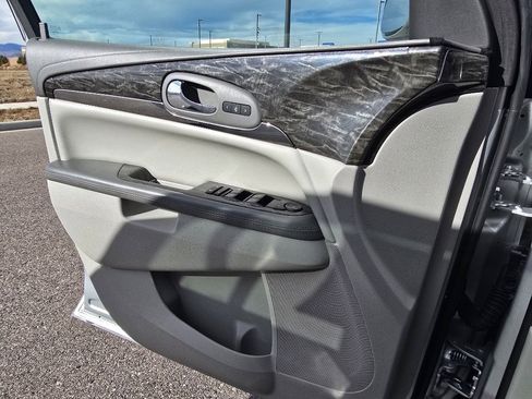 Used 2014 Buick Enclave Leather image 17