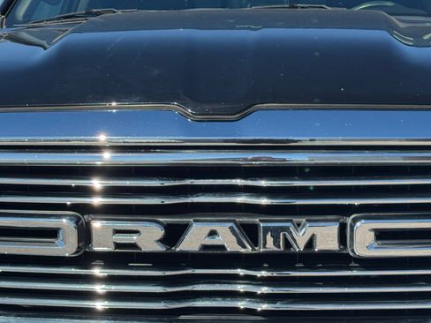 Used 2019 RAM 1500 Laramie AWD/4WD image 11