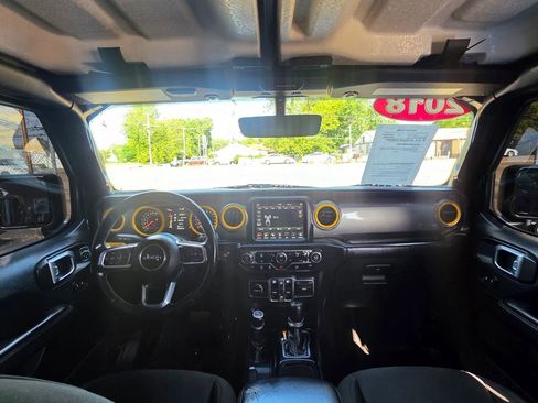 Used 2018 Jeep Wrangler Unlimited Sahara AWD/4WD image 17