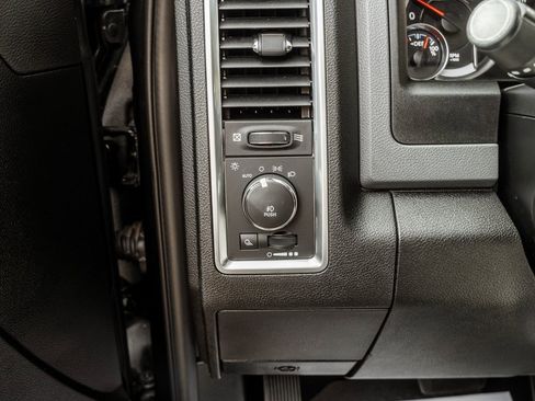 Used 2019 RAM 1500 Classic SLT w/ Black Appearance Group image 17