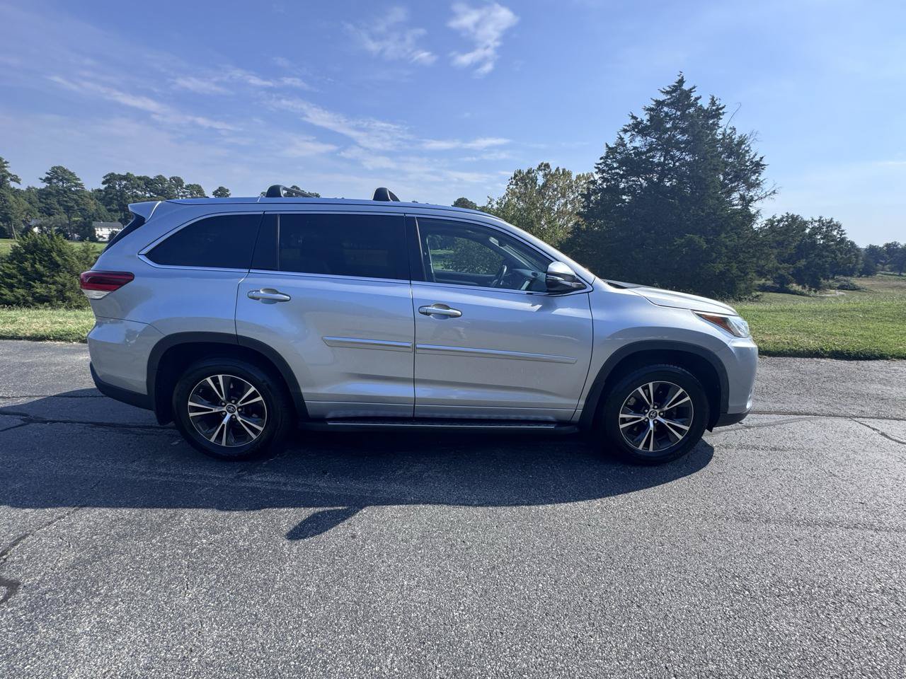 Used 2018 Toyota Highlander XLE AWD/4WD image 20