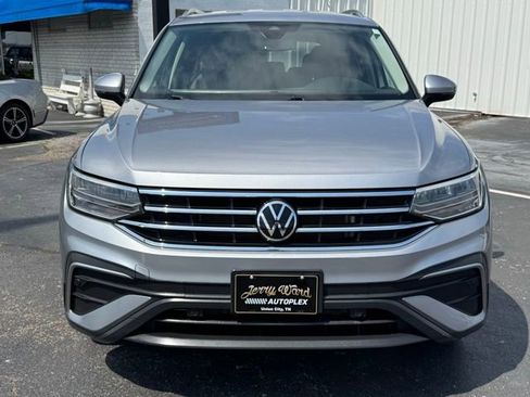 Used 2022 Volkswagen Tiguan SE FWD image 2