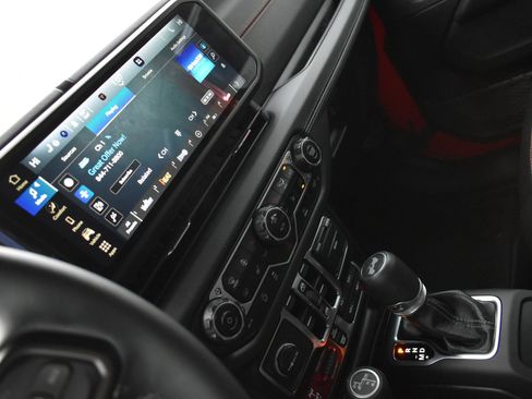 Used 2025 Jeep Wrangler Unlimited Rubicon image 23