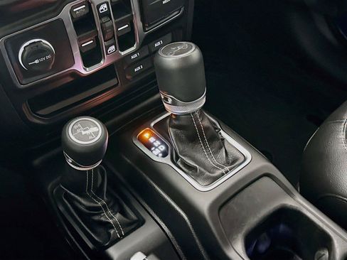 Used 2019 Jeep Wrangler Unlimited Sahara AWD/4WD image 25