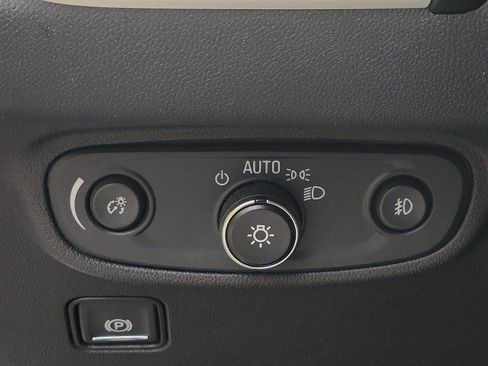 Used 2023 GMC Terrain SLT image 26