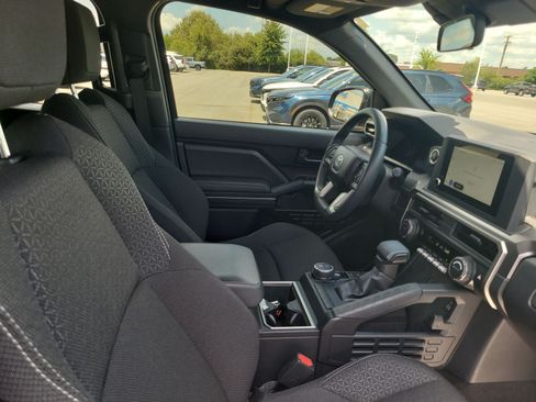 Used 2025 Toyota 4Runner SR5 AWD/4WD image 27