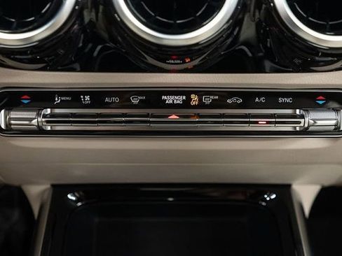 Used 2025 Mercedes-Benz GLA 250 4MATIC image 18