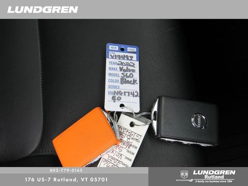 Used 2022 Volvo S60 B5 Momentum w/ Premium Package AWD/4WD image 33