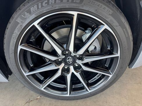 Used 2024 Toyota GR86 CAR image 40