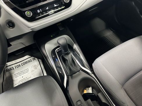 Used 2025 Toyota Corolla SE w/ SE Premium Package image 38