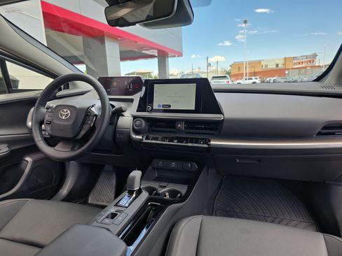 Used 2025 Toyota Prius XLE AWD/4WD image 18