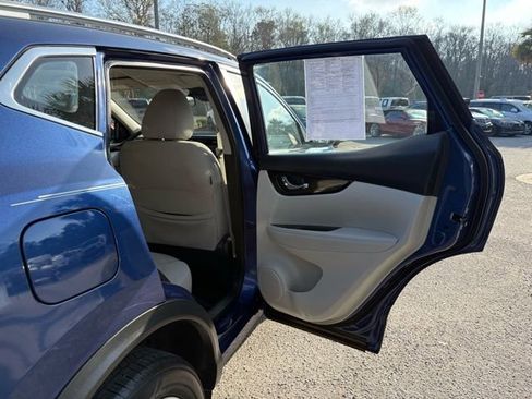 Used 2021 Nissan Rogue Sport SV FWD image 16