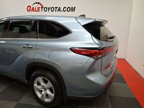 Used 2022 Toyota Highlander LE image 5