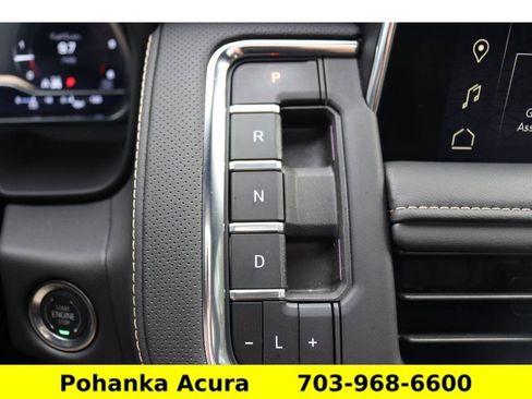 Used 2024 GMC Yukon SLT w/ SLT Premium Package image 16