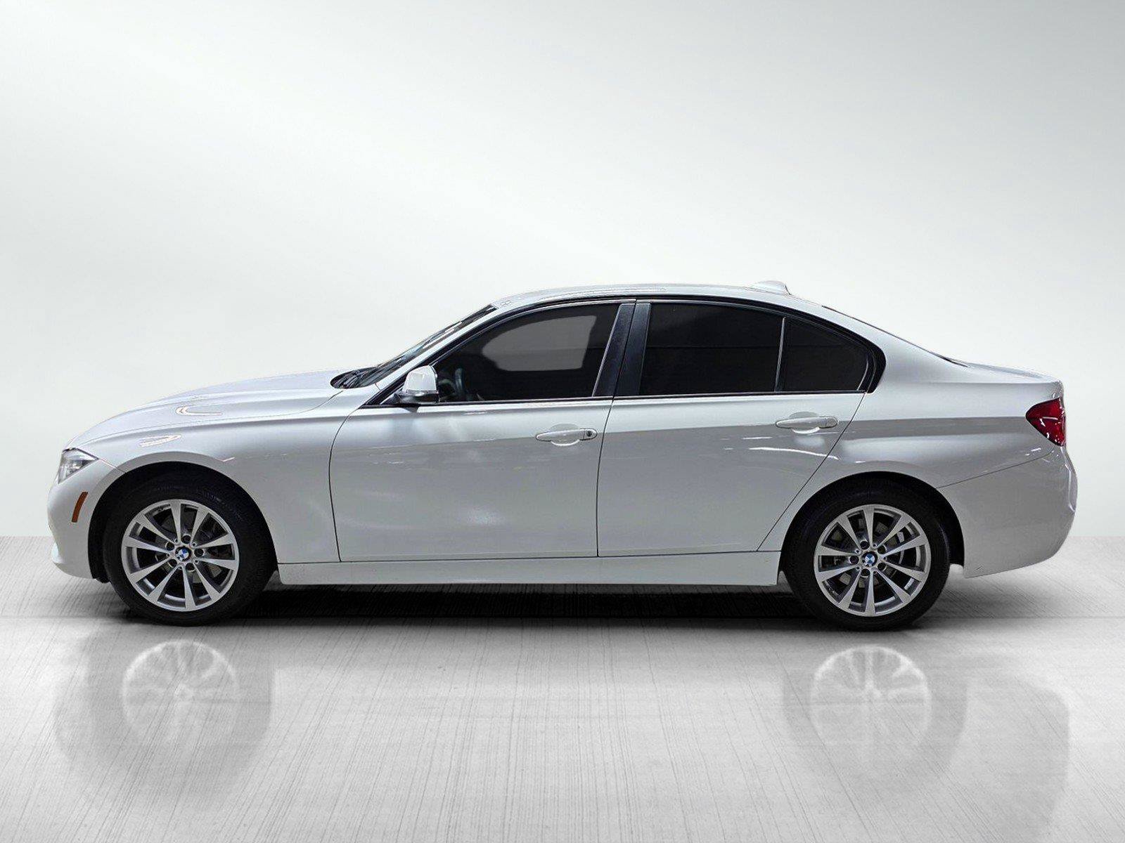 Used 2016 BMW 320i Sedan RWD image 4