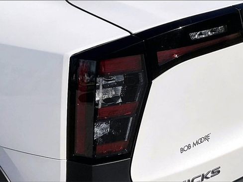 Certified 2025 Nissan Kicks SR image 28