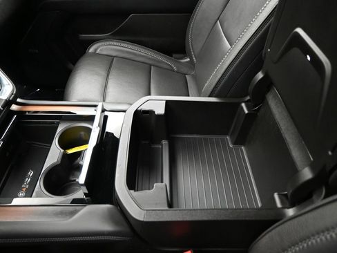 Used 2025 GMC Yukon XL Denali image 16