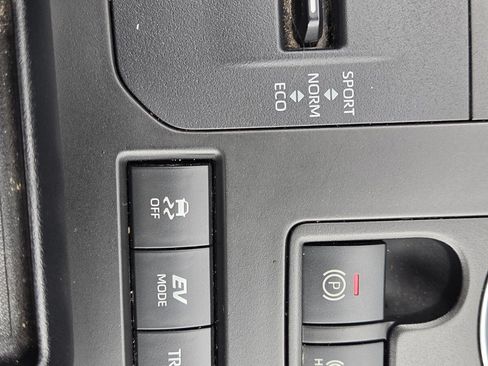 Used 2021 Toyota Highlander XLE AWD/4WD image 19