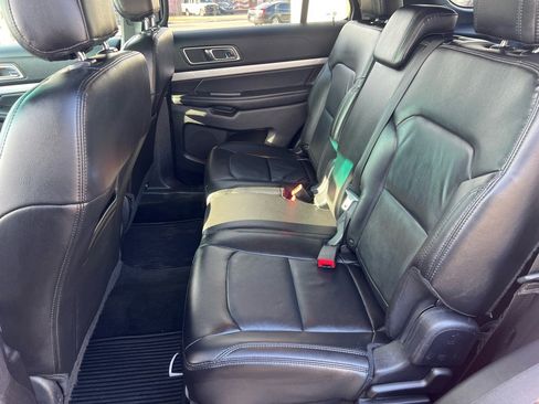 Used 2016 Ford Explorer XLT w/ Equipment Group 202A image 9