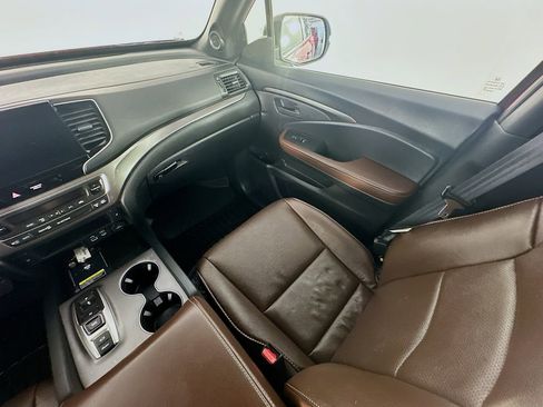Used 2025 Honda Passport EX-L image 11