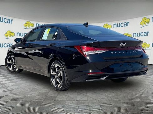 Used 2023 Hyundai Elantra SEL w/ Convenience Package FWD image 4