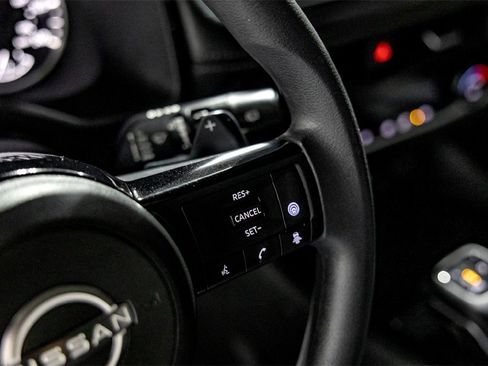 Used 2023 Nissan Rogue SV image 14