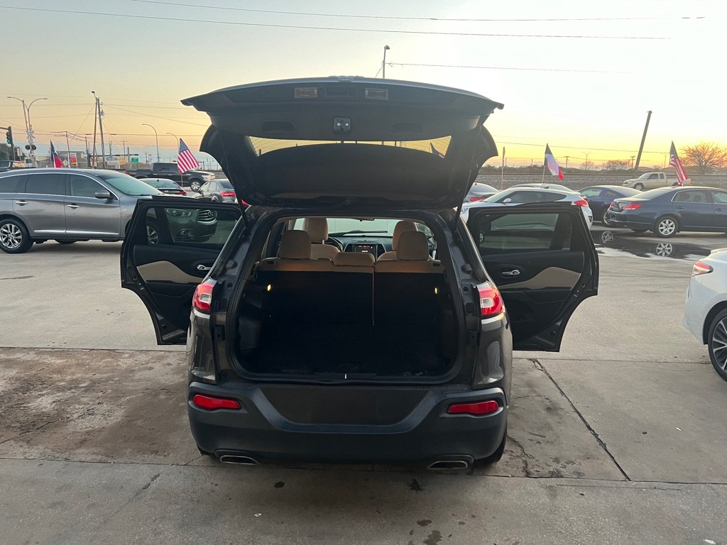 Used 2015 Jeep Cherokee Latitude FWD image 10