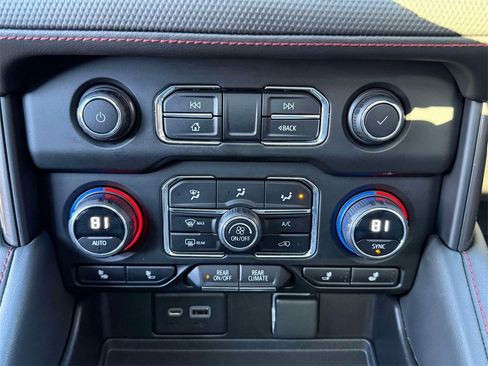 Used 2021 Chevrolet Suburban RST w/ Luxury Package image 27