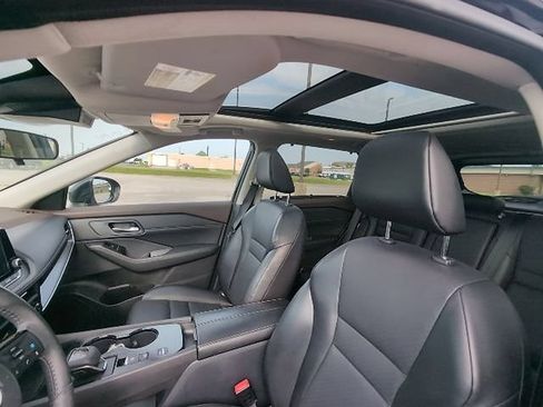 Used 2023 Nissan Rogue SV w/ SV Premium B Package FWD image 15