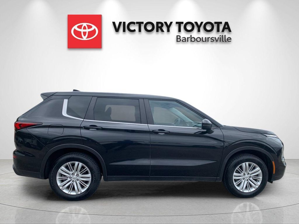 Used 2024 Mitsubishi Outlander ES AWD/4WD image 6