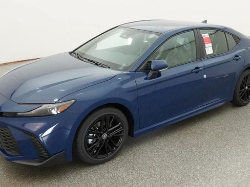 New 2026 Toyota Camry SE FWD image 1