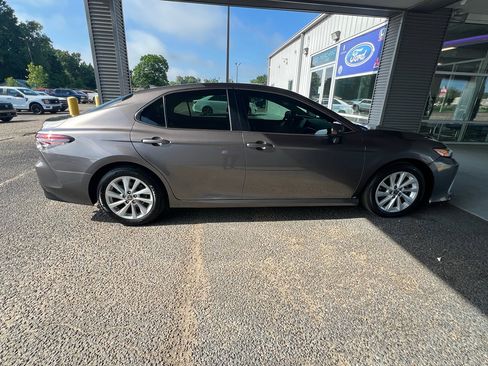 Used 2023 Toyota Camry LE FWD image 10