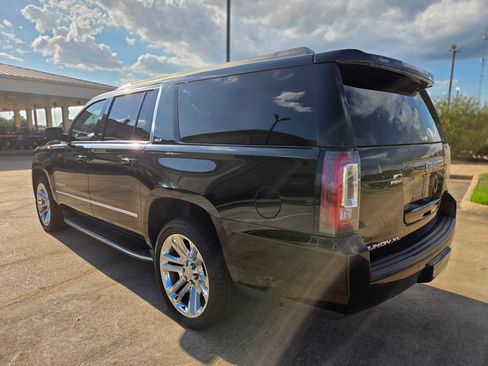 Used 2018 GMC Yukon XL SLT w/ Premium Edition AWD/4WD image 7