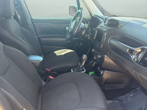 Used 2020 Jeep Renegade Altitude FWD image 27