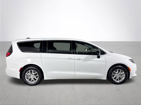 New 2026 Chrysler Voyager LX image 5