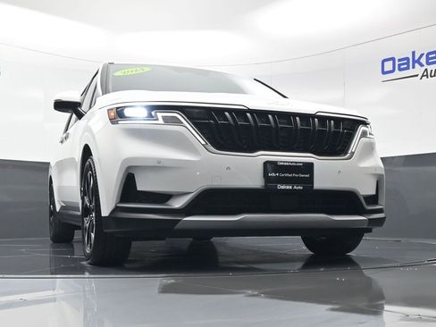 Used 2024 Kia Carnival EX image 41