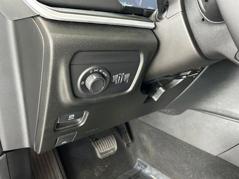 Used 2025 Jeep Grand Cherokee L Laredo image 45