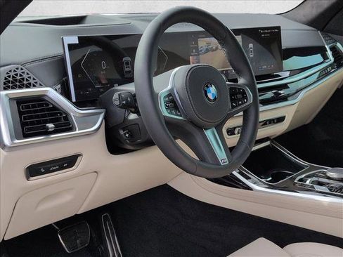 Used 2025 BMW X7 xDrive40i w/ M Sport Package image 10