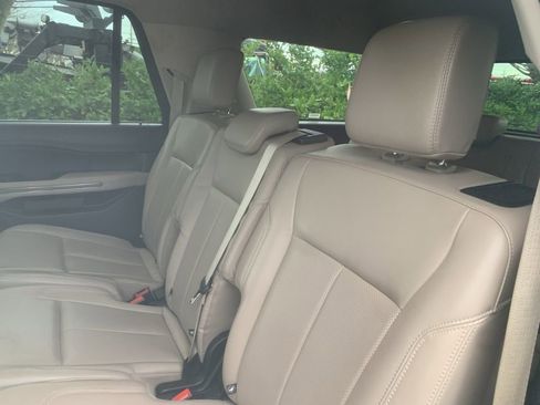 Used 2024 Ford Expedition Max XLT image 10