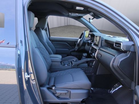 Used 2025 Toyota Tacoma SR image 34