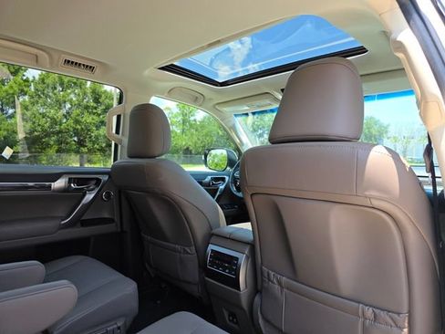 Used 2022 Lexus GX 460 Luxury w/ Sport Design Package AWD/4WD image 12