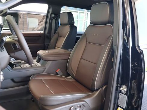 New 2026 GMC Sierra 3500 Denali w/ Denali Reserve Package AWD/4WD image 15