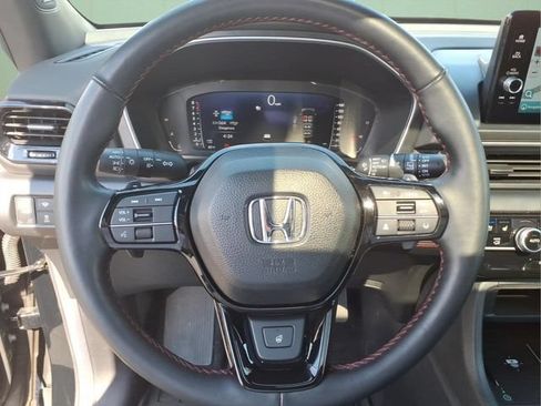 Used 2025 Honda Pilot Black Edition image 24